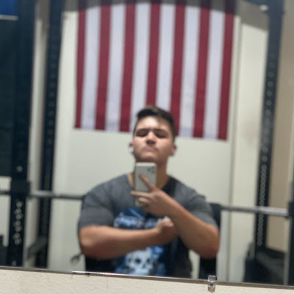 Meet your Posher, Devin powerlifts